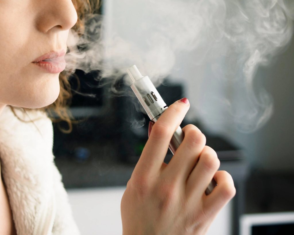 How-to-Charge-Kuz-Vape VSZN