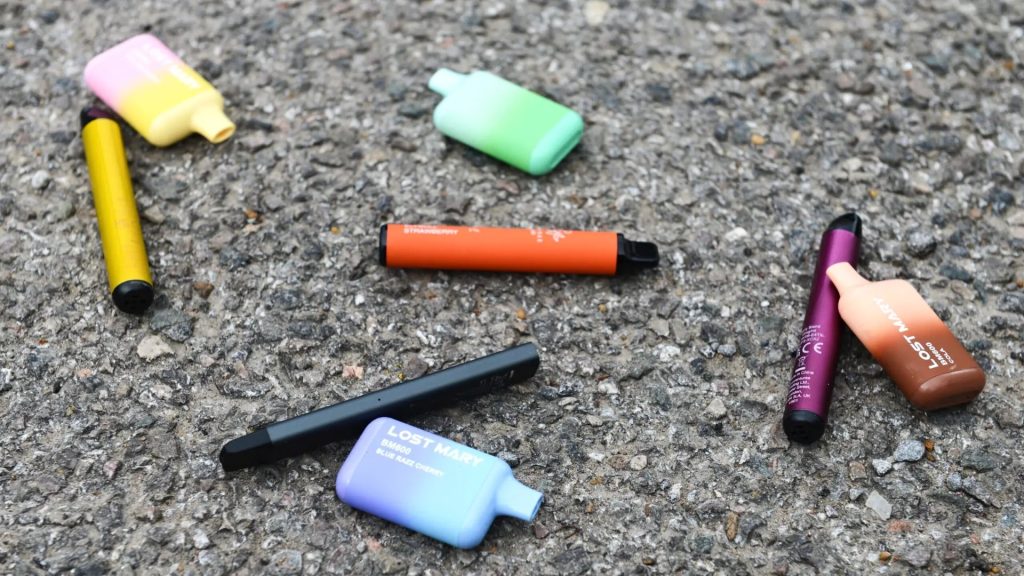 What-s-the-Difference-Between-Vapes-and-Disposable VSZN